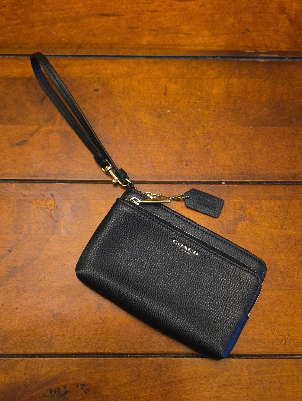 COACH | CORNER ZIP WRISTLET